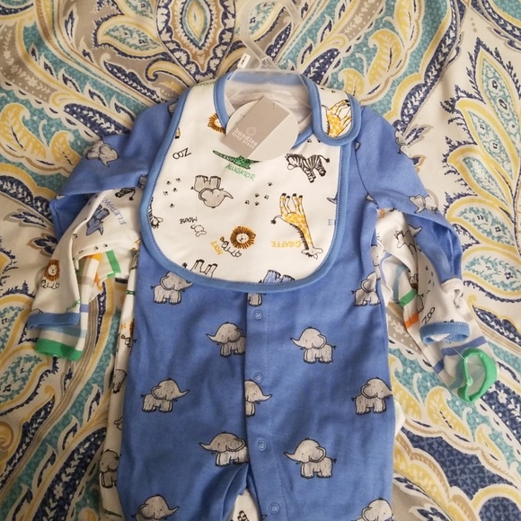 Baby onzies, bibs receiving blankets and teddy. - Picture 1 of 3